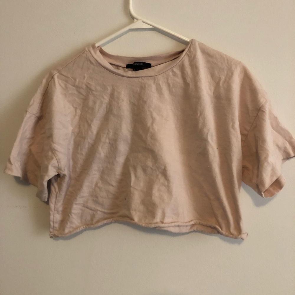 Cropped light pink tee shirt